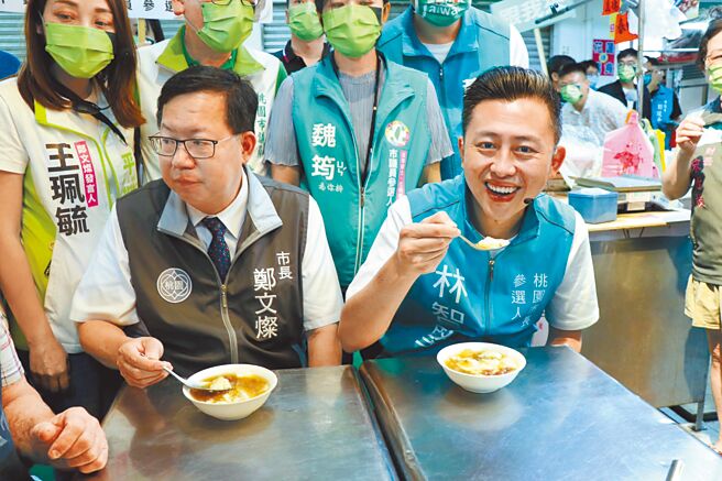 民進黨桃園市長參選人林智堅、桃園市長鄭文燦，齊攻張善政。（蔡明亘攝）