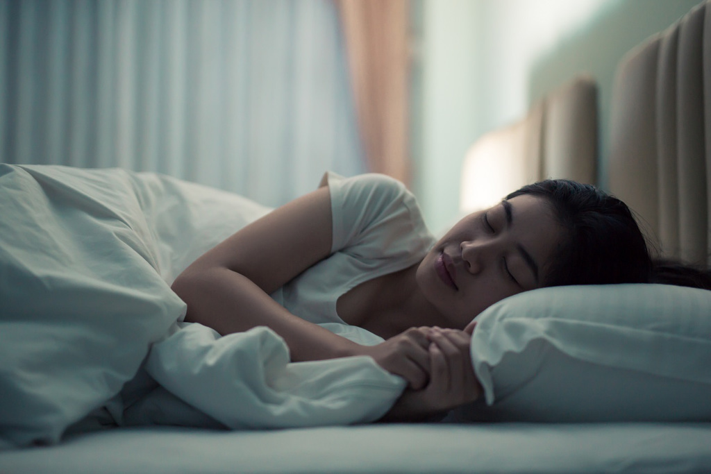 良好睡眠品質可讓大腦休息、換得次日清晰思慮。（示意圖／Shutterstock）