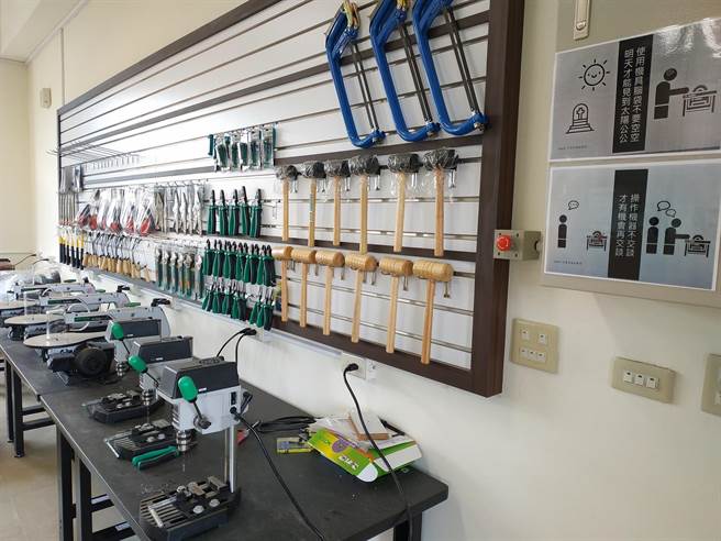 高雄市文府国中完成建置生科教室基本设备。（教育部提供／林志成台北传真）