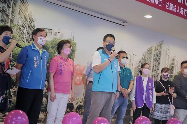 针对蓝营桃园市长参选人张善政遭绿营抹红，林耕仁表示，选举应提出市政愿景，而不是只有抹红、扣帽子的政治口水，这样是拉低了民主的格调。（林耕仁提供／陈育贤新竹传真）