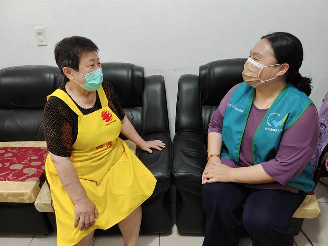 曾惨到只剩100元，69岁银髮族王大姐再就业，开创第二人生。（新北市劳工局提供）