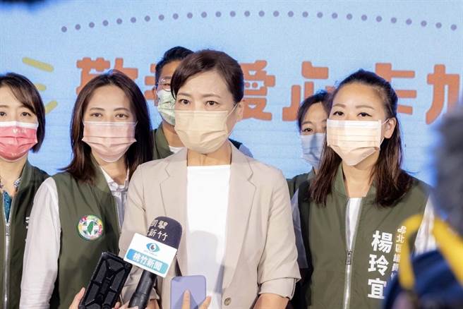 針對高虹安批評綠營抹紅她，沈慧虹則是強調，這不是抹紅，作為半導體重鎮的市長參選人，應就立場說清楚、講明白。（民進黨提供／陳育賢新竹傳真）