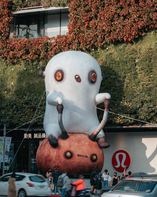 大型充气装置艺术「草地状元」。（图 / 取自卢秀燕脸书）