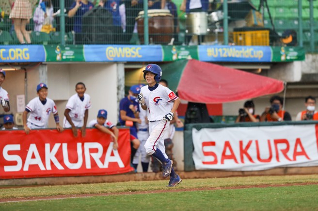 中华队先发投手吴圣智敲出逆转3分炮。（中华棒协提供）