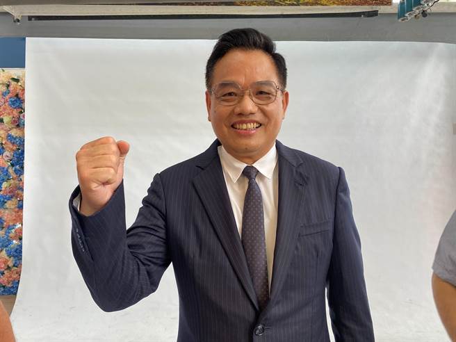 父亲节前夕，国民党新竹市长参选人林耕仁7日在脸书提出「照顾长者」的4大政策。（陈育贤摄）