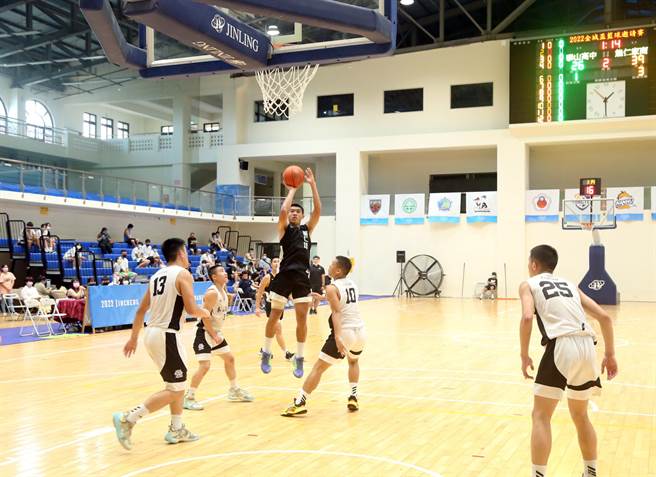 2022年「第31届金城杯篮球赛」经过6天34场鏖战，今（7）日下午圆满结束。图为精彩赛事之二。（金城镇公所提供）