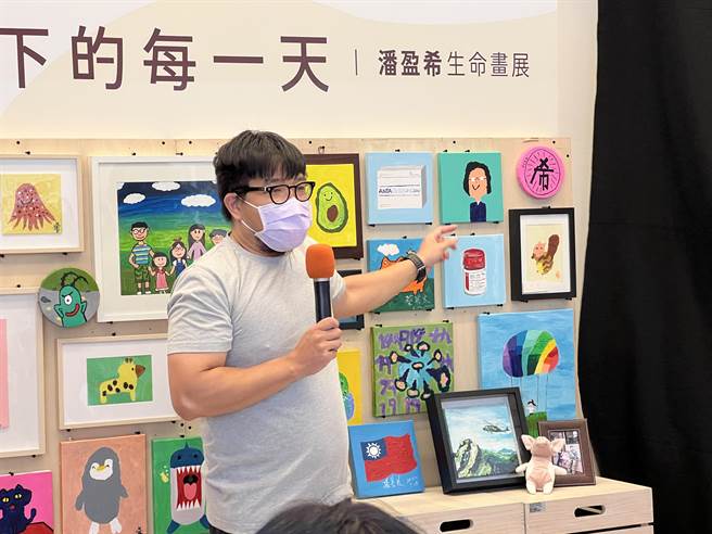 潘父哽咽希望透过自身经验让更多人知道罕病家庭的无助和坚强，也盼立委能帮忙让外国用药合法化，不要让医疗困境停滞不前。（蔡依珍摄）