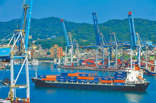 台湾7月出口续旺，财政部估计金额上看417亿～428亿美元，年增率约呈两位数，有望创下歷年最强7月。图／本报资料照片