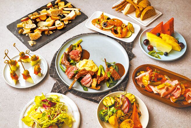 慕轩饭店GUSTOSO义大利餐厅8月份推出「我爱88」活动，寻找身分证字号有「8」的宾客，最高可享8折优惠。图／国泰饭店观光事业提供