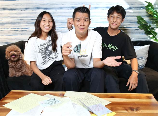 聶雲（中）今年父親節跟二兒子Aidan、小女兒Ally在台北度過。（陳俊吉攝）