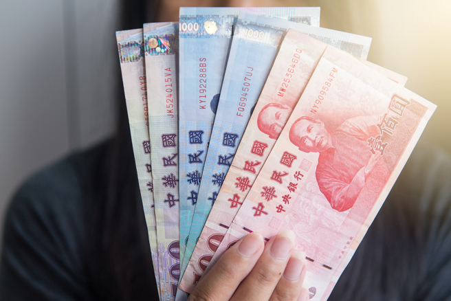 老婆回娘家10天，只留750元生活費給丈夫，並要他省一點花，丈夫無奈發文，請網友們幫忙想想辦法。（示意圖/Shutterstock提供）