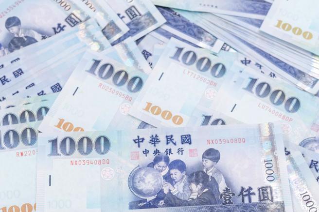 新台幣早盤貶破30元大關。（示意圖／shutterstock）