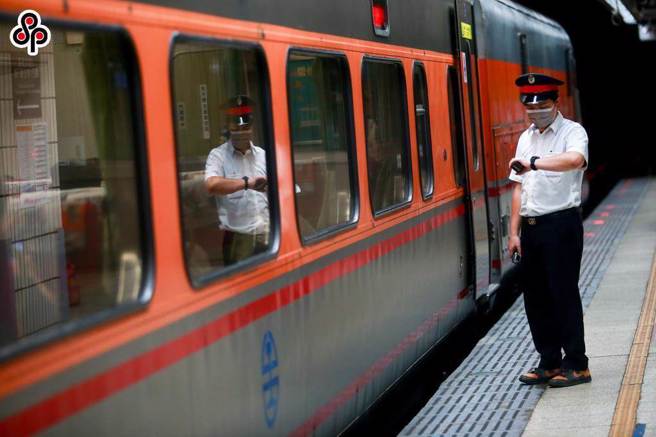 台鐵宣布，中秋連假疏運期間9月8日（周四）至9月12日（周一）共5天，全線加開各級列車總計122班次。（本報資料照）