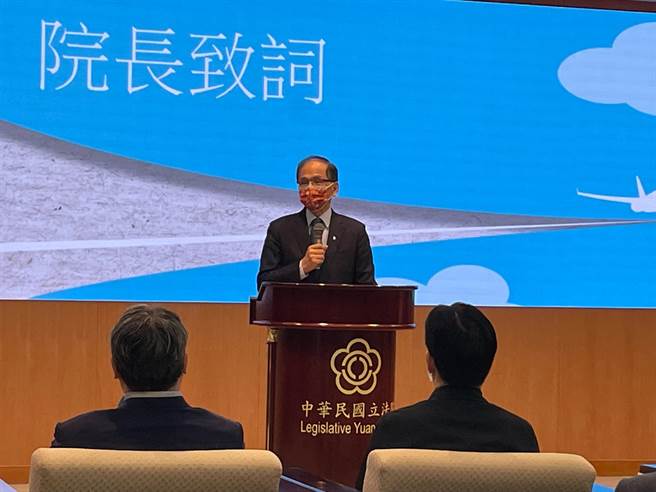 立法院长游锡堃今（8日）在立法院受访强调，那是代表学者的个人意见，非国史馆的意见。（叶书宏摄）