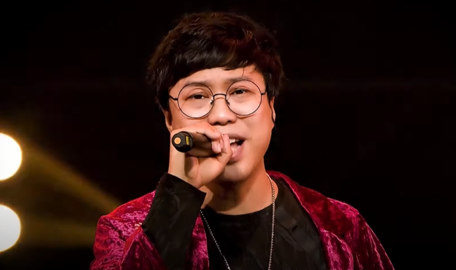 大陆男歌手爆出隐瞒年纪劈腿多女，宣布退出演艺圈。（图／YOUTUBE）