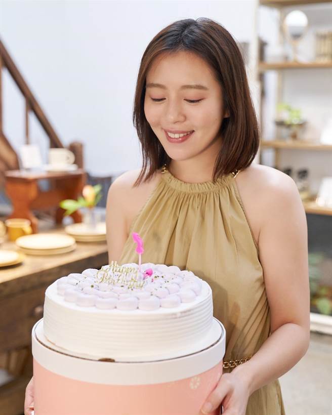 劉品言的生日願望是幫媽媽在花蓮買房。（鴻言娛樂提供）