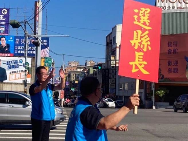谢福弘今天展开路口拜票，首站头份市争取中间选民、年轻族群认同。（谢福弘团队提供／李京升苗栗传真）