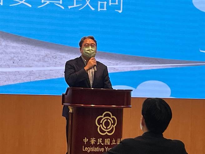 民进党立院党团副干事长黄世杰今（8日）表示，如此做法不会让中国获得友谊，不乐见一直用军事演习取代外交对话。（叶书宏摄）