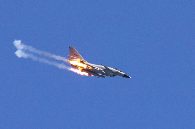 解放軍殲-10戰機資料照。(圖／新華社)