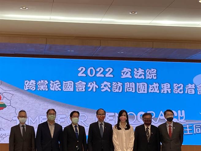 立法院長游錫堃7月率跨黨派立委訪問歐洲3國，今（8日）開記者會說明國會外交成果。（實習記者邱芊攝）