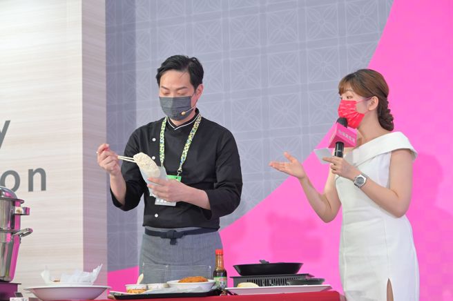 大师厨艺秀由台菜王子黄景龙以植物肉入菜创作料理。(照片/台湾美食展提供)