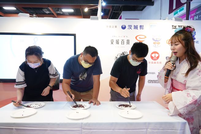 日本KIDS KITCHEN夹豆子食育游戏寓教于乐，颇受好评。(照片/台湾美食展提供)