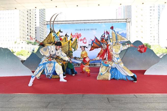 纸风车剧团创团30周年新作「哪咤闹龙宫」户外版首演将登场，将于8月20日晚间在台中乌日高铁站前广场演出。（图/ 中央社）