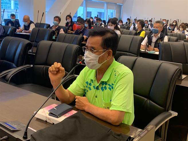 有感于基层邻长防疫相当辛苦，台中市议员吴敏济提案将邻长交通补助费从现行2000元提高到3000元。(林欣仪摄)