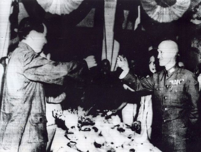 毛泽东与蒋中正1946年在重庆会面。（合眾国际社摄）