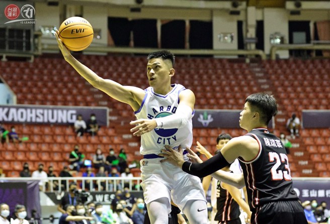 高雄海神与台中太阳将组联队参加这次跨联盟邀请赛。(T1联盟提供)