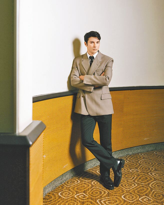 帅爸凤小岳出席台北电影节活动，以英式dunhill服饰展现典雅气质。（dunhill 提供）