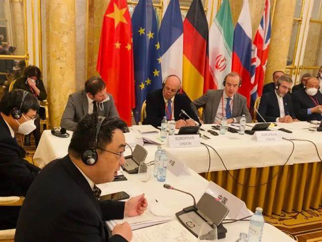 大陆伊核谈判代表王群：美方应把握谈判机遇，及早作出政治决断。图为王群去年11月29日在伊核问题全面协议联委会政治总司长级会议上发言。（中国常驻维也纳联合国代表团资料照）