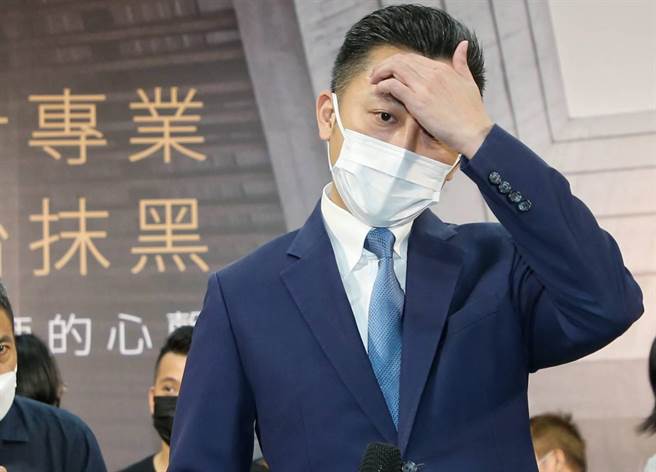 民进党桃园市长参选人林智坚（见图）9日出席「尊重设计专业拒绝政治抹黑-建筑人与设计师的心声」记者会，会后接受媒体访问。（赵双杰摄）