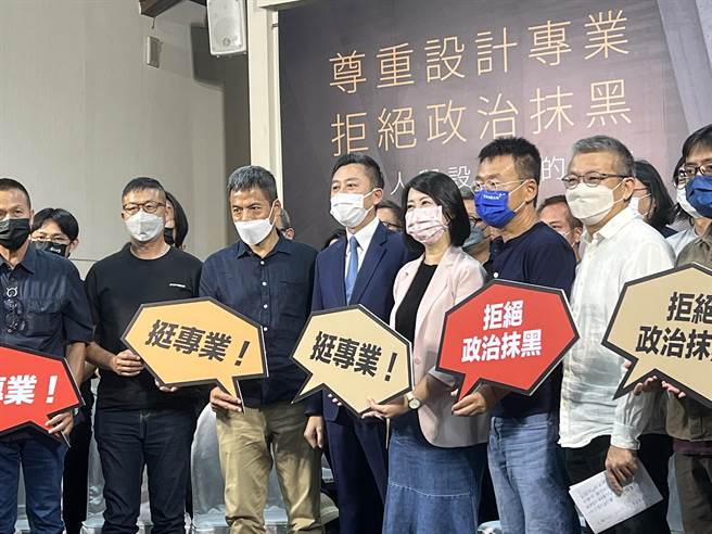 林智坚早上举办拒绝抹黑建筑师记者会。（游念育摄）