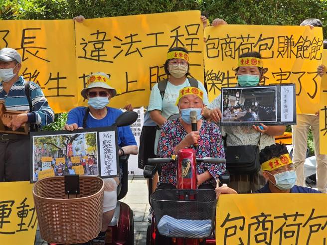 乐生保留自救会今天与多个团体前来卫福部抗议。（陈人齐摄）