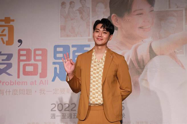 李唯枫昨出席《冬菊，没问题》上檔记者会。（大爱电视台提供）