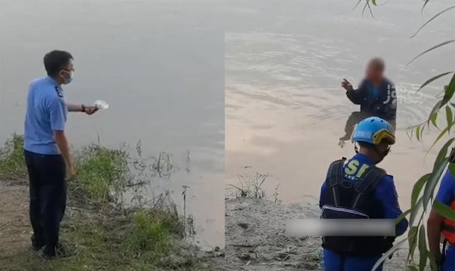 男子意图跳河「碰瓷」，伸手向警察讨300元人民币（约新台币1333元），否则不上岸。（图／翻摄微博）