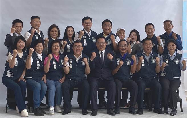 國民黨新竹市議會黨團全體議員9日連署，針對民進黨議員集體卸責、有負人民所託，提出嚴厲譴責。（陳育賢攝）