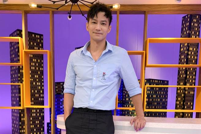 邹承恩分享老婆做过的浪漫故事。（卫视中文台提供）