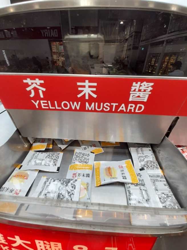 醬包被阿嬤拿完後少一大半。(翻攝自Costco好市多 商品經驗老實說 )