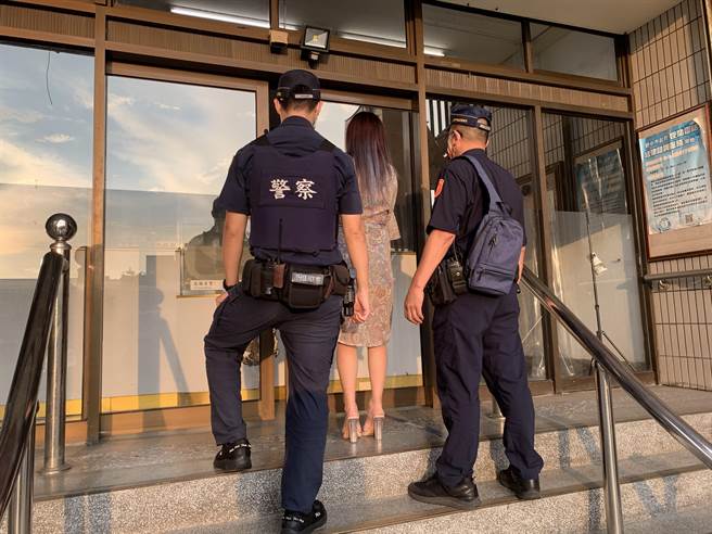 中市槟榔摊为揽客、衝业绩，拍摄火辣槟榔西施清凉影片上网，警方循线查获送办。（民眾提供）