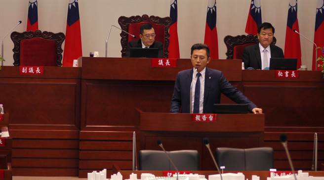 新竹市議會國民黨團今天強烈要求前新竹市長林智堅必須出面向新竹市民道歉。（陳育賢攝）