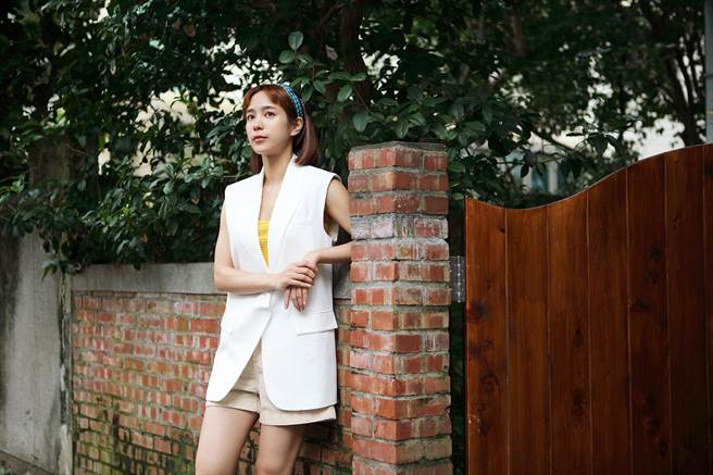 温贞菱剧中忧心生病的妈妈。（故事工厂提供）