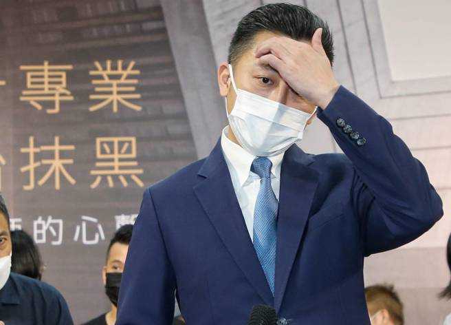 民进党桃园市长参选人林智坚「论文门」事件，当时民进党全党护航。（赵双杰摄）