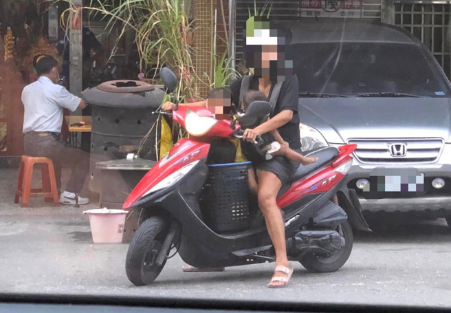 高雄市社会局已介入关切这名母亲，将协助该家庭申请低收入户及提供需要的救助。(翻摄高雄人大小事脸书专页)