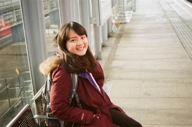 衛生福利部八里療養院職能治療師葉佳姍(見圖)表示，暑假期間仍要讓孩子維持固定作息，一來有助於身心健康，二來可幫助孩子順利銜接開學的日程。(八里療養院提供)