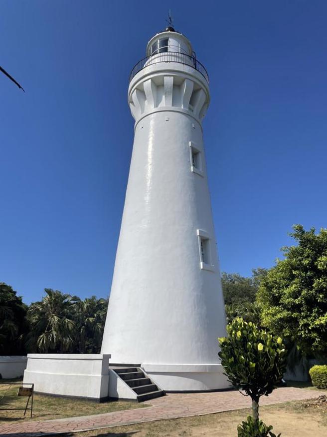 交通部航港局9日宣布，白沙岬灯塔园区周边树木感染褐根病，为防范持续扩大将进行全面整治，因施工所需，15至22日灯塔园区将暂停开放。
（图/ 中央社）