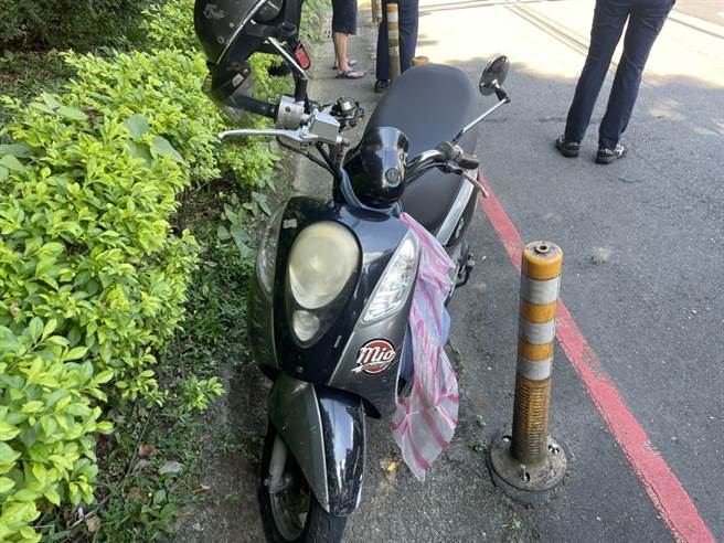 吳女騎乘的機車。（警方提供／李奇叡新北傳真）