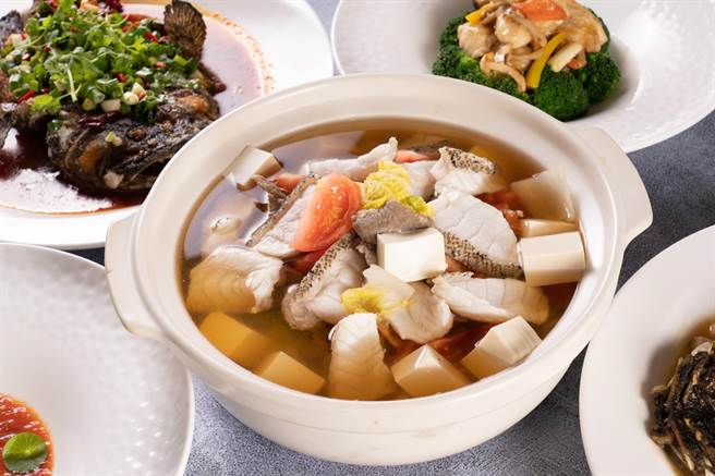 津白蕃茄石斑鱼汤。（义大皇家酒店提供）