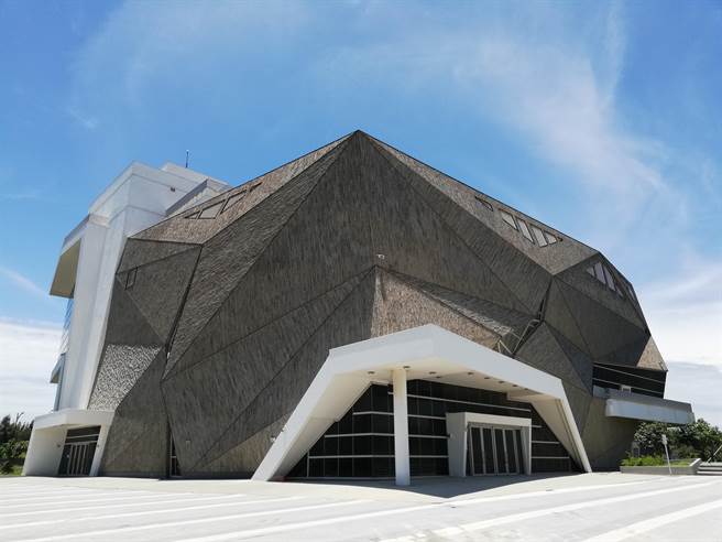 座落在梧栖渔港的「台中海洋馆」，预计2023年底开幕营运，未来将成为海线的新地标。(台中市政府提供)